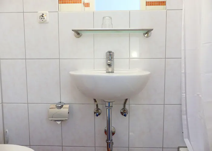 多姆卡拉斯酒店 3*